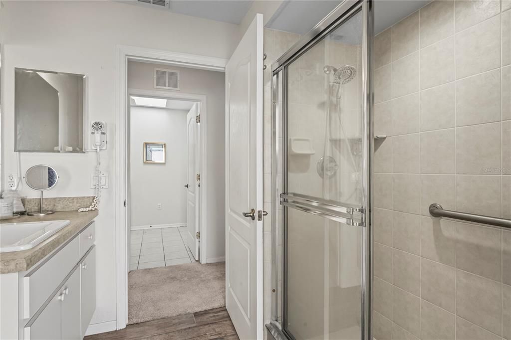 Activo con contrato: $310,000 (3 camas, 2 baños, 1856 Pies cuadrados)