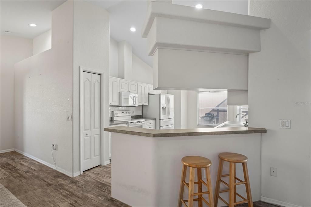 Activo con contrato: $310,000 (3 camas, 2 baños, 1856 Pies cuadrados)