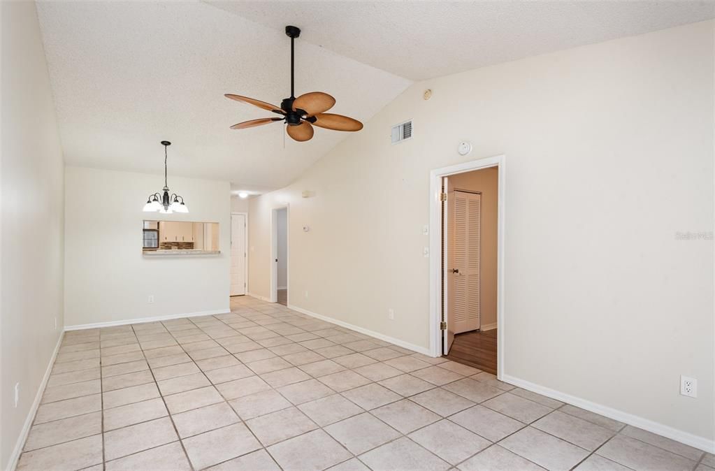 For Sale: $189,000 (2 beds, 2 baths, 810 Square Feet)