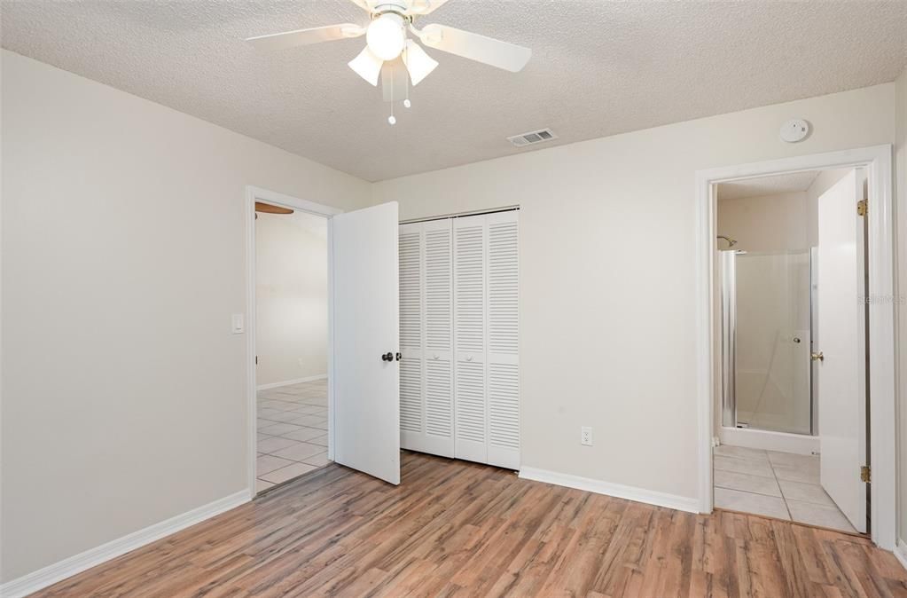 For Sale: $189,000 (2 beds, 2 baths, 810 Square Feet)