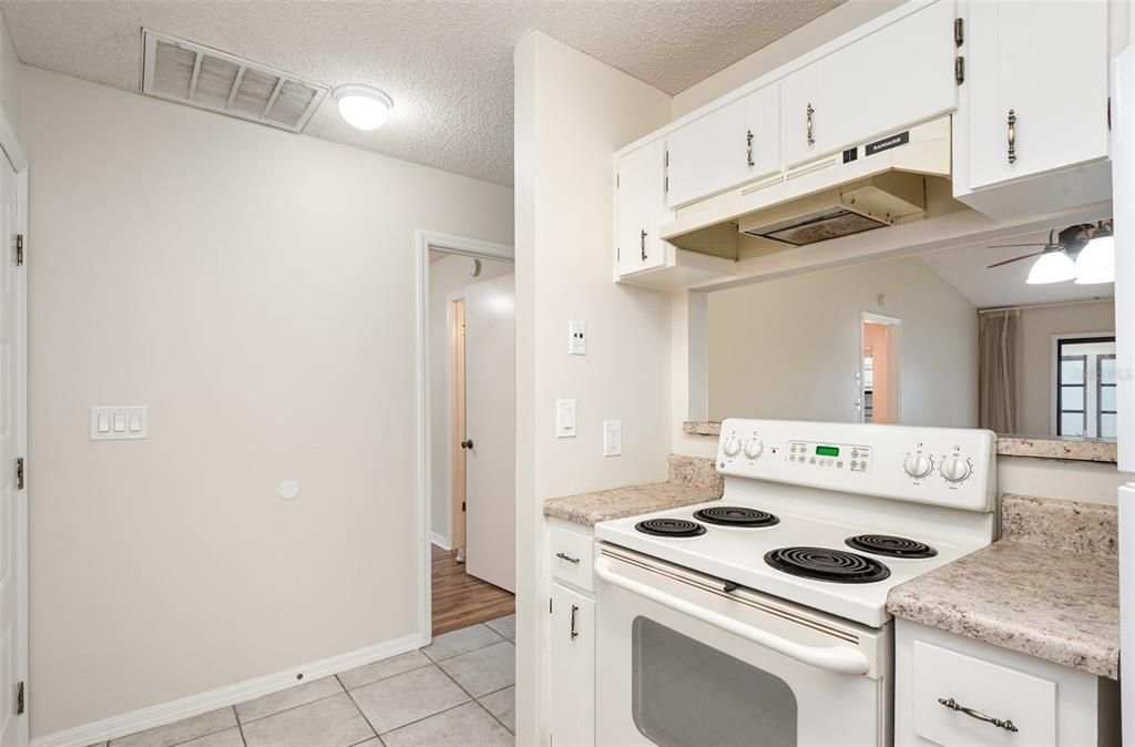 For Sale: $189,000 (2 beds, 2 baths, 810 Square Feet)