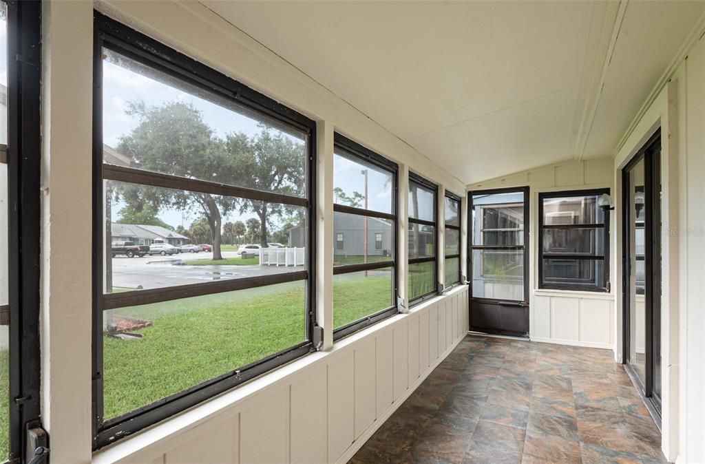 For Sale: $189,000 (2 beds, 2 baths, 810 Square Feet)