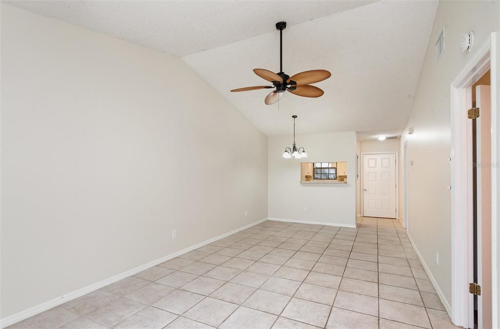 For Sale: $189,000 (2 beds, 2 baths, 810 Square Feet)