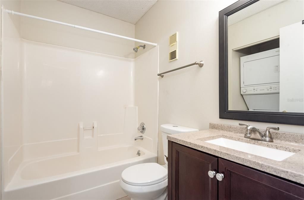 For Sale: $189,000 (2 beds, 2 baths, 810 Square Feet)