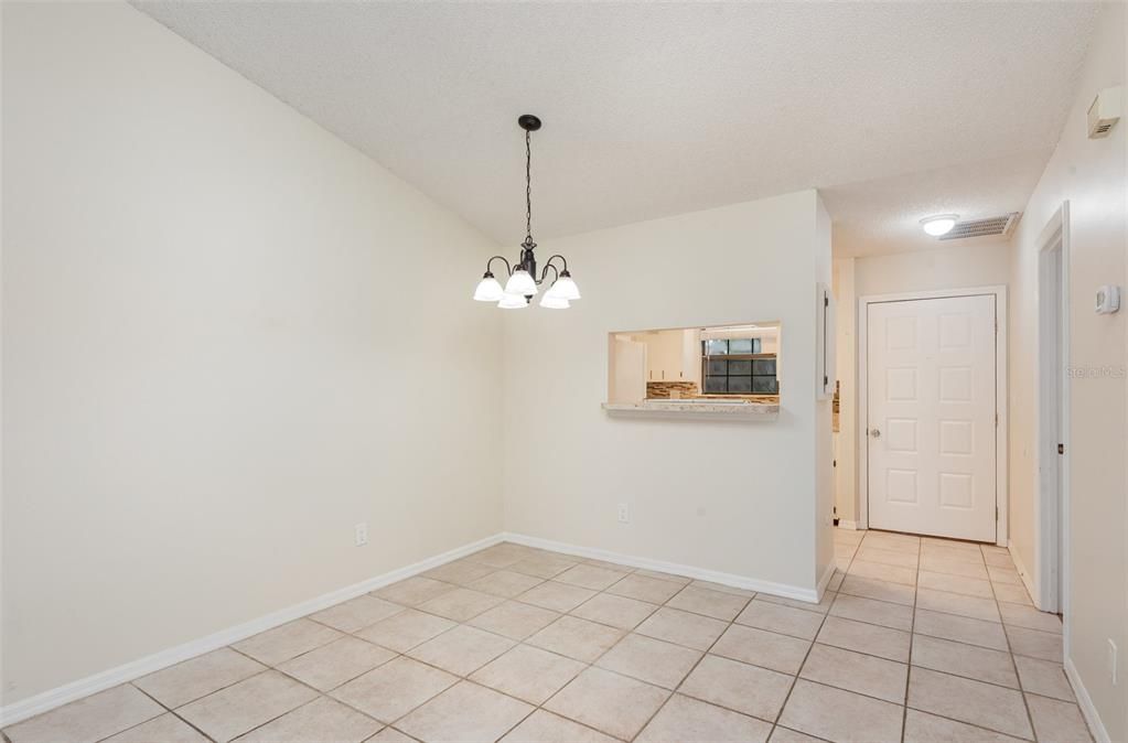 For Sale: $189,000 (2 beds, 2 baths, 810 Square Feet)