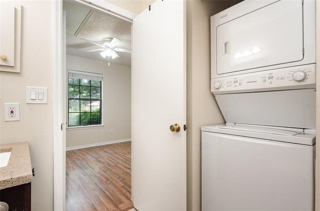 For Sale: $189,000 (2 beds, 2 baths, 810 Square Feet)