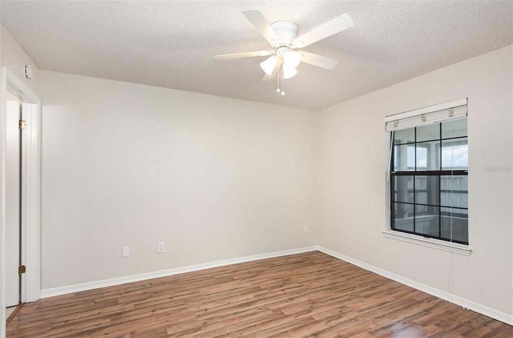 For Sale: $189,000 (2 beds, 2 baths, 810 Square Feet)