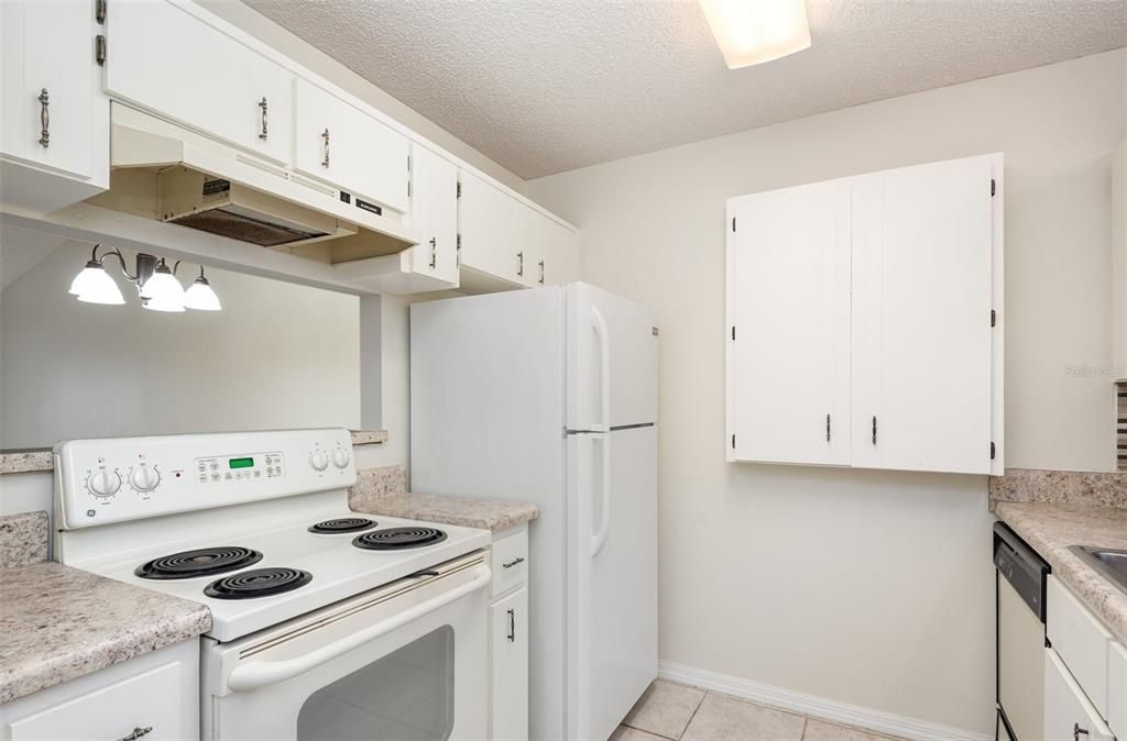 For Sale: $189,000 (2 beds, 2 baths, 810 Square Feet)