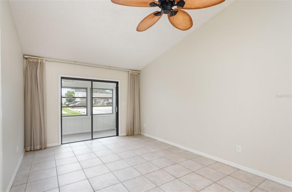 For Sale: $189,000 (2 beds, 2 baths, 810 Square Feet)