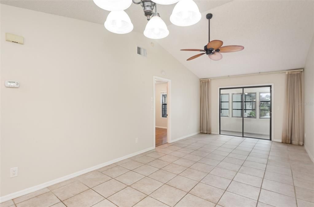 For Sale: $189,000 (2 beds, 2 baths, 810 Square Feet)