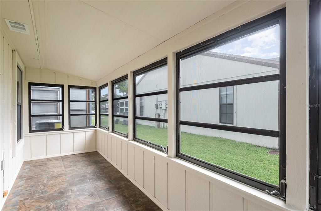 For Sale: $189,000 (2 beds, 2 baths, 810 Square Feet)