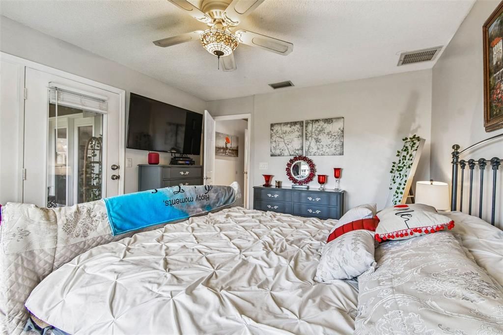 待售: $459,900 (3 贝兹, 2 浴室, 2066 平方英尺)