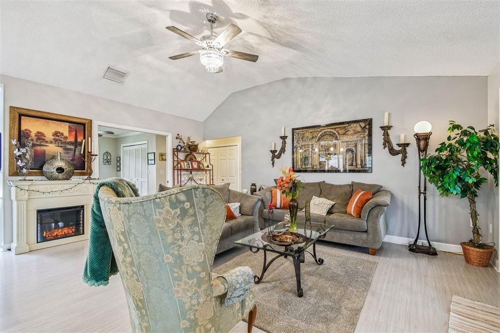 待售: $459,900 (3 贝兹, 2 浴室, 2066 平方英尺)