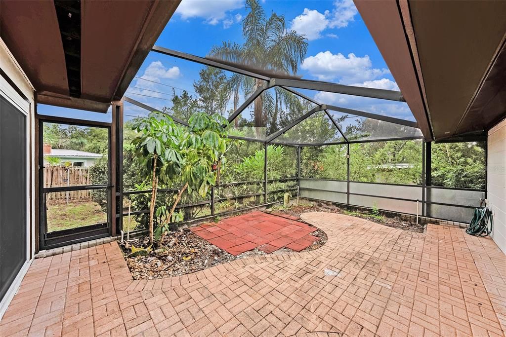 Active With Contract: $435,000 (3 beds, 2 baths, 1748 Square Feet)