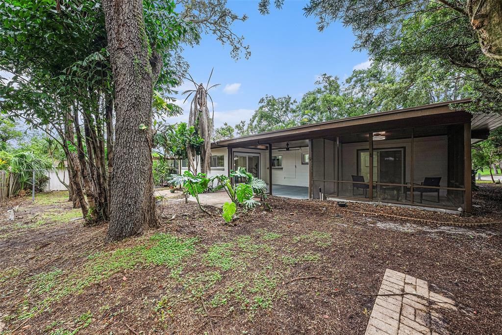 Active With Contract: $435,000 (3 beds, 2 baths, 1748 Square Feet)