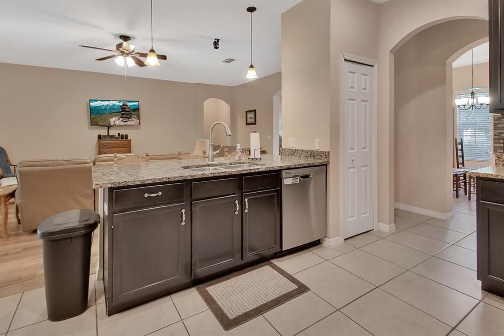 Active With Contract: $444,000 (4 beds, 2 baths, 2236 Square Feet)