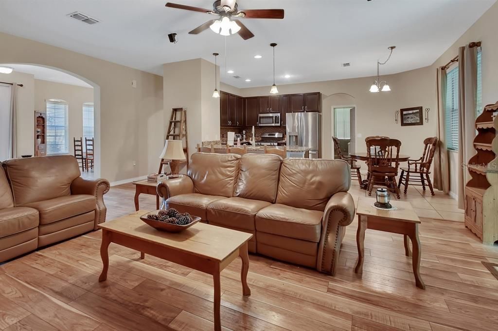 Active With Contract: $444,000 (4 beds, 2 baths, 2236 Square Feet)