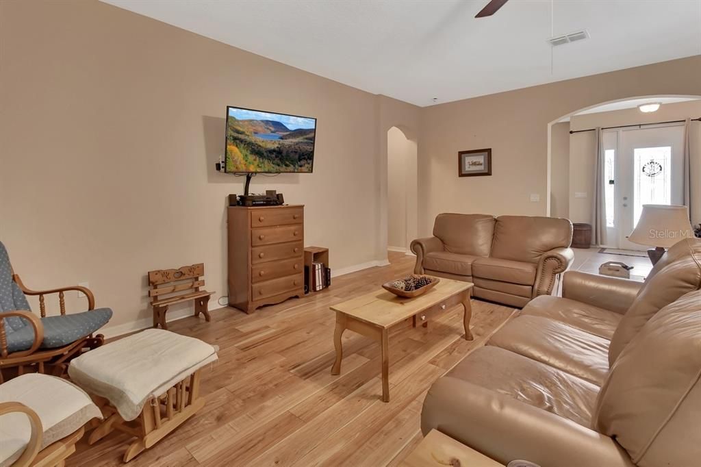 Active With Contract: $444,000 (4 beds, 2 baths, 2236 Square Feet)