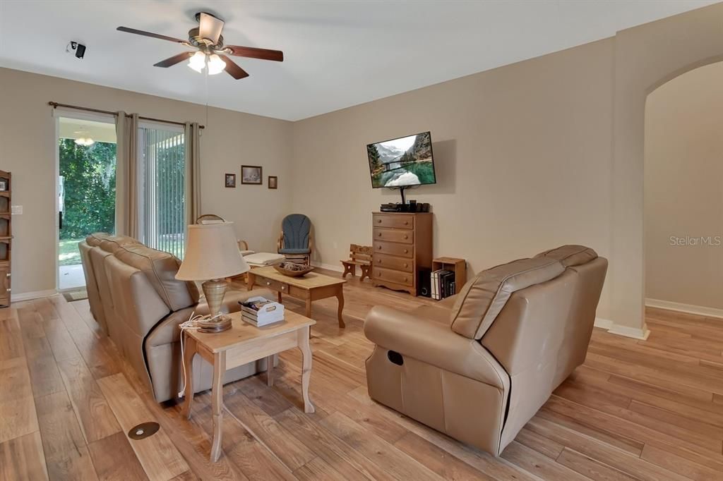 Active With Contract: $444,000 (4 beds, 2 baths, 2236 Square Feet)