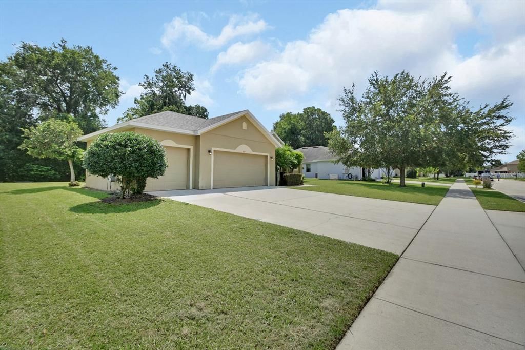 Active With Contract: $444,000 (4 beds, 2 baths, 2236 Square Feet)