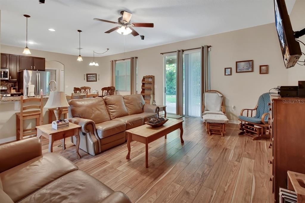 Active With Contract: $444,000 (4 beds, 2 baths, 2236 Square Feet)