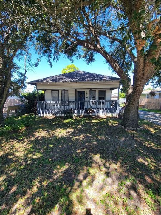 Active With Contract: $225,000 (2 beds, 1 baths, 716 Square Feet)