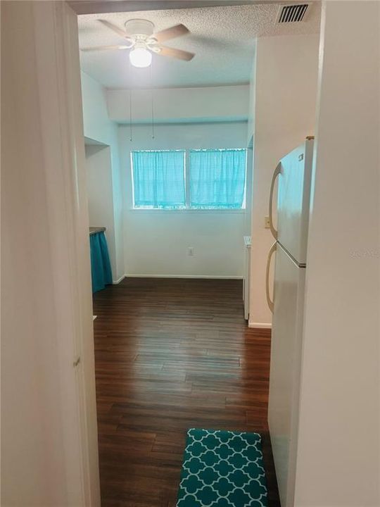 Active With Contract: $225,000 (2 beds, 1 baths, 716 Square Feet)