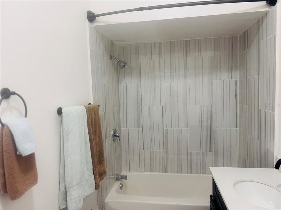 Active With Contract: $225,000 (2 beds, 1 baths, 716 Square Feet)