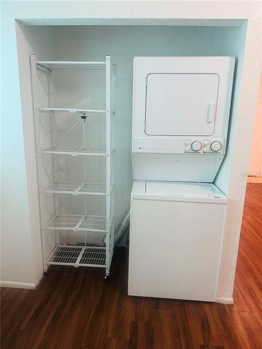 Active With Contract: $225,000 (2 beds, 1 baths, 716 Square Feet)