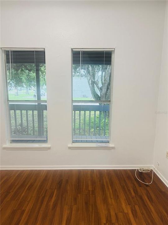 Active With Contract: $225,000 (2 beds, 1 baths, 716 Square Feet)