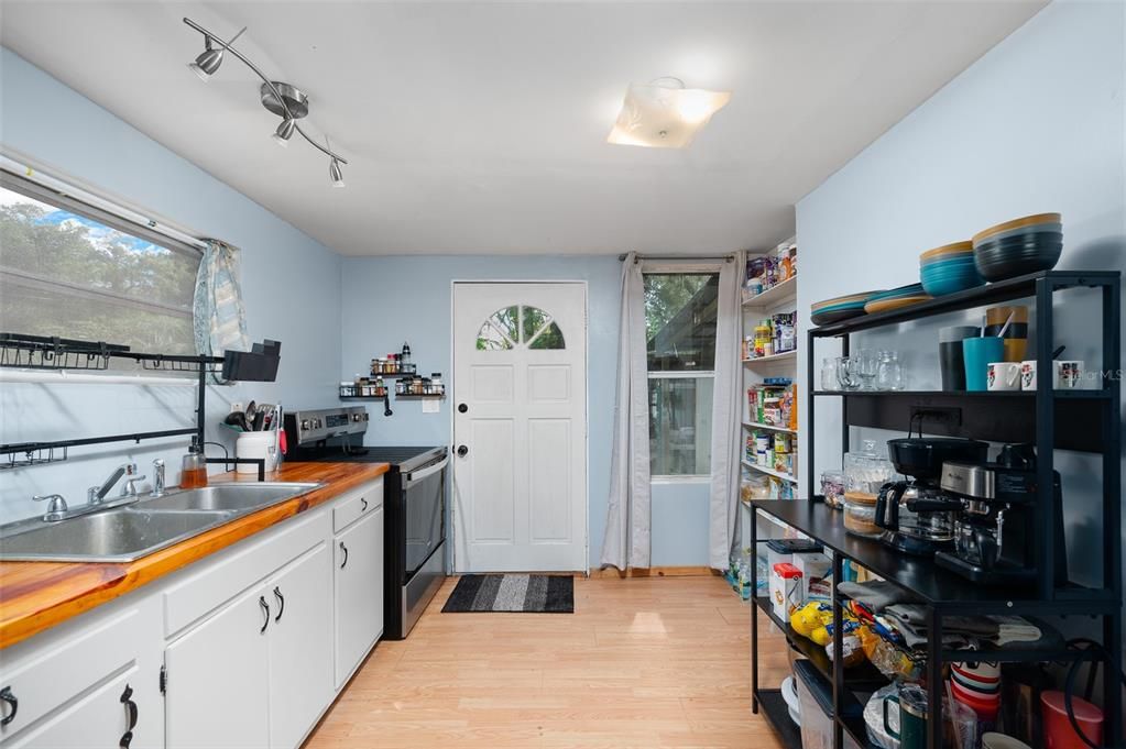 待售: $160,000 (2 贝兹, 1 浴室, 624 平方英尺)