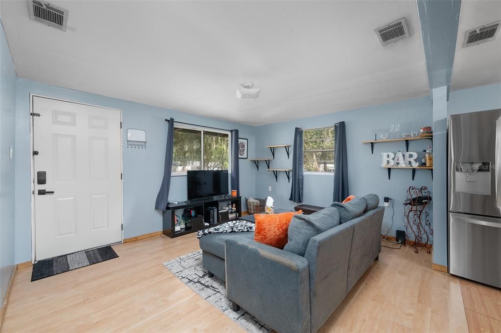 待售: $160,000 (2 贝兹, 1 浴室, 624 平方英尺)