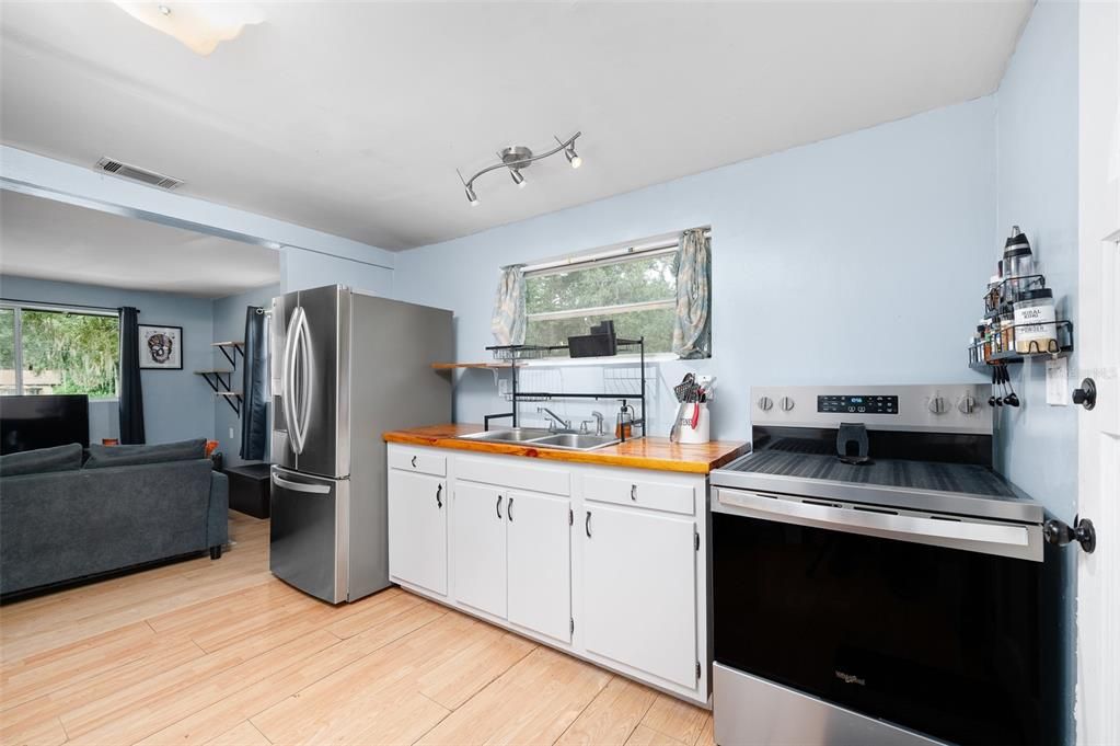 待售: $160,000 (2 贝兹, 1 浴室, 624 平方英尺)