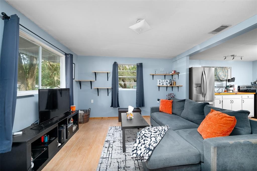 待售: $160,000 (2 贝兹, 1 浴室, 624 平方英尺)