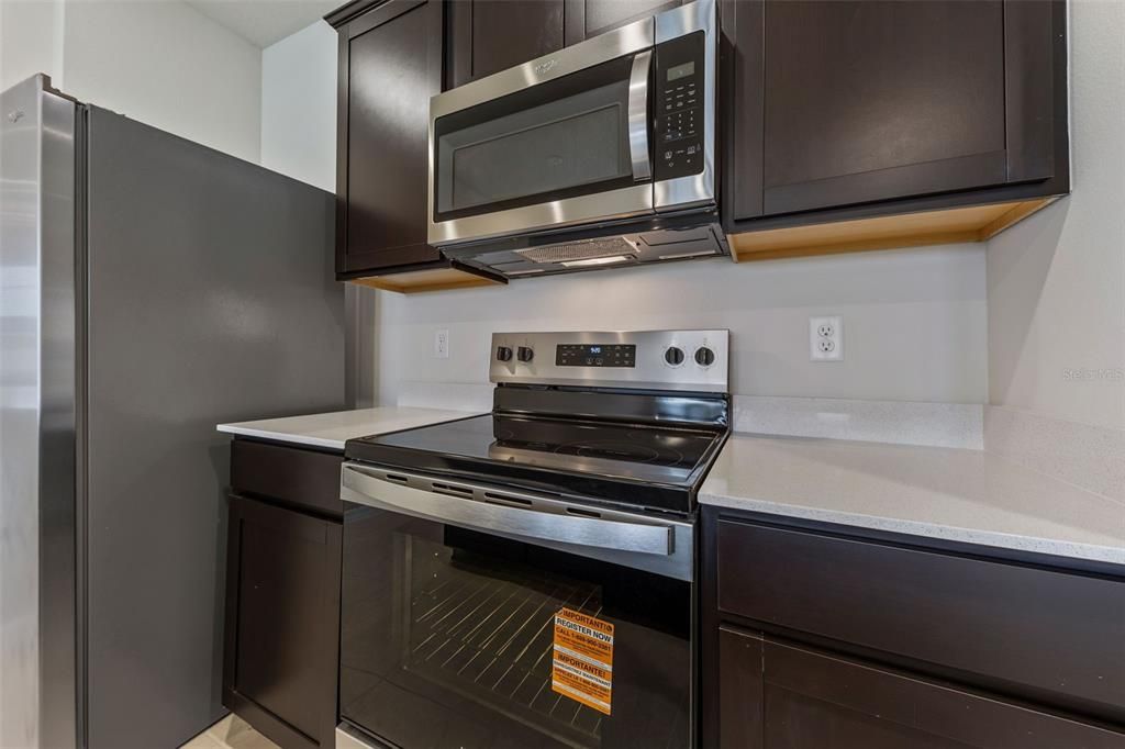 Activo con contrato: $2,500 (3 camas, 2 baños, 1501 Pies cuadrados)