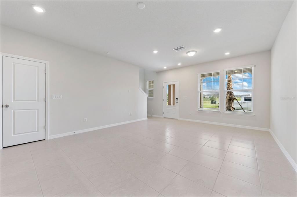 Activo con contrato: $2,500 (3 camas, 2 baños, 1501 Pies cuadrados)