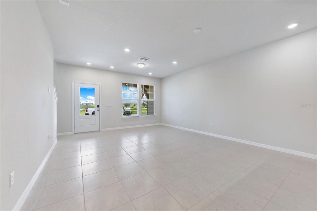 Activo con contrato: $2,500 (3 camas, 2 baños, 1501 Pies cuadrados)