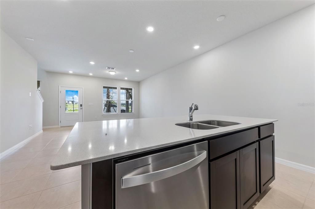 Activo con contrato: $2,500 (3 camas, 2 baños, 1501 Pies cuadrados)