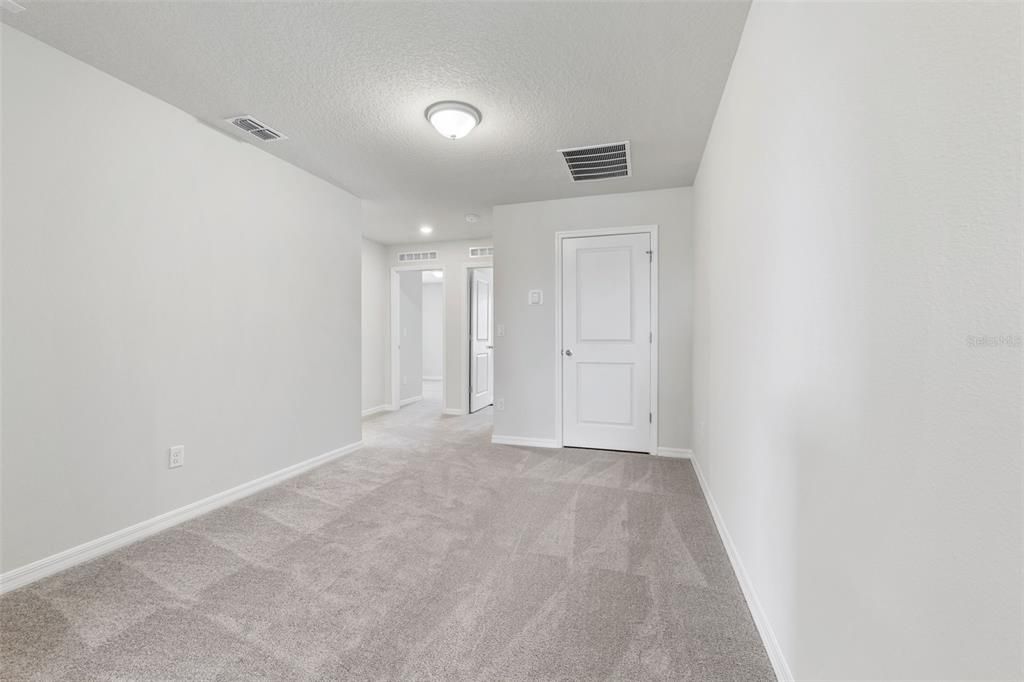 Activo con contrato: $2,500 (3 camas, 2 baños, 1501 Pies cuadrados)