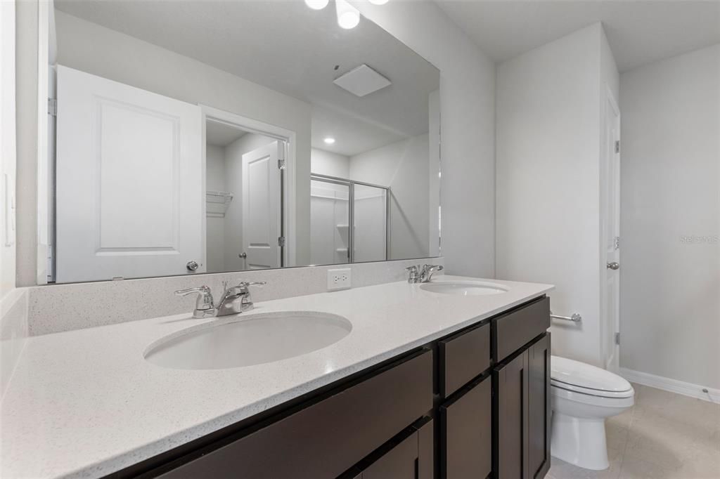 Activo con contrato: $2,500 (3 camas, 2 baños, 1501 Pies cuadrados)