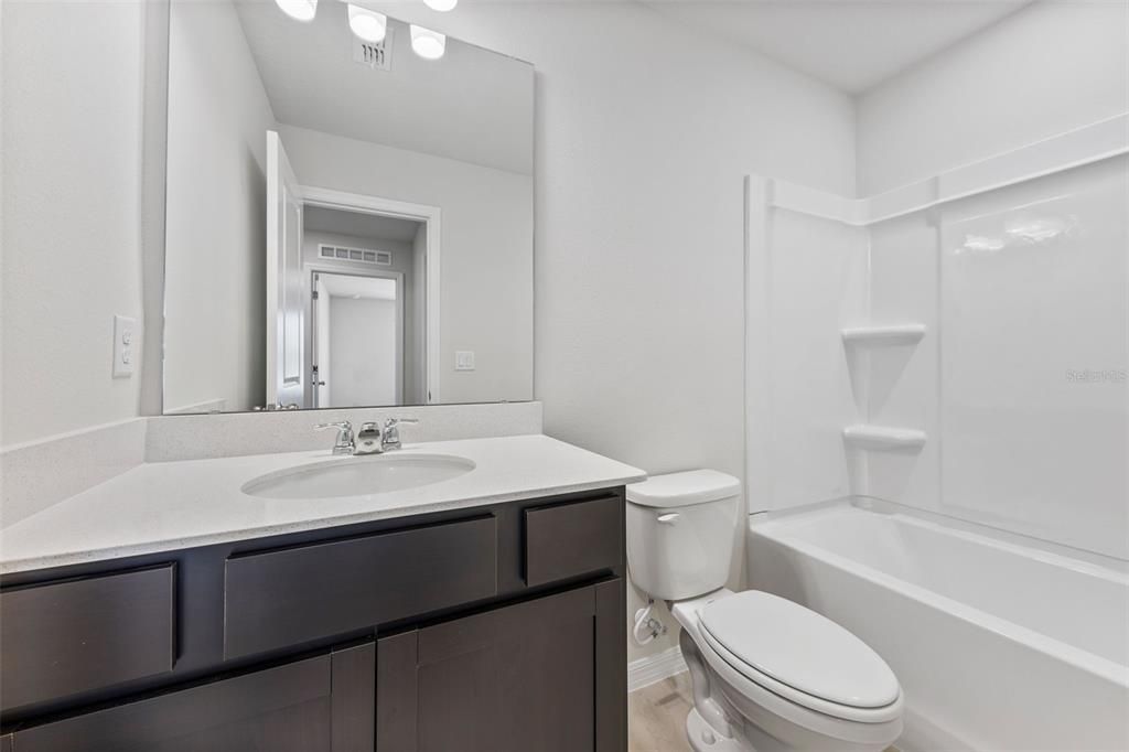 Activo con contrato: $2,500 (3 camas, 2 baños, 1501 Pies cuadrados)