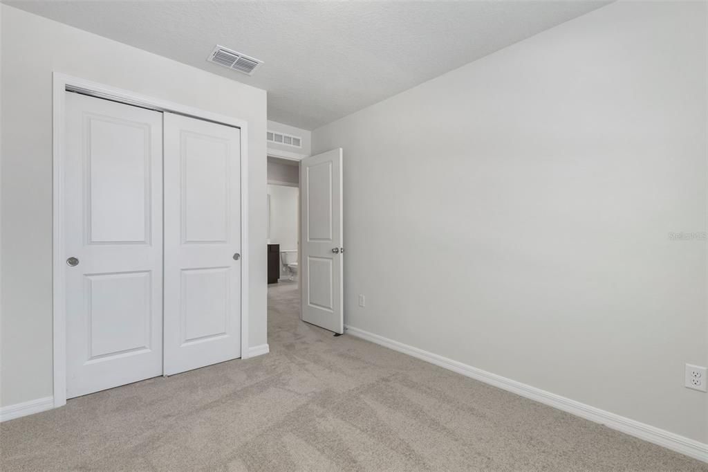 Activo con contrato: $2,500 (3 camas, 2 baños, 1501 Pies cuadrados)