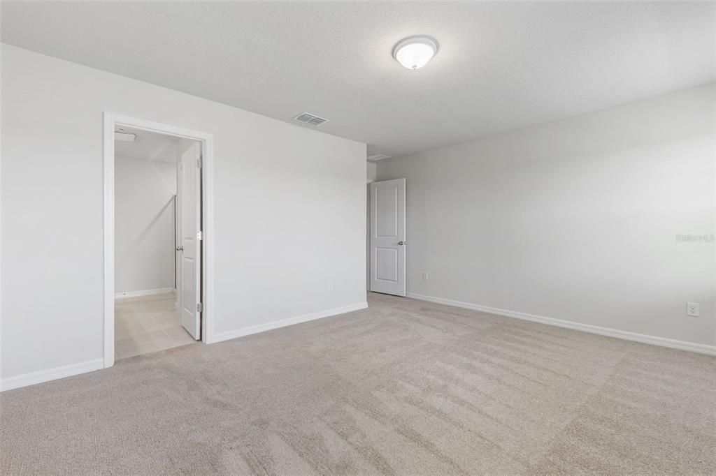 Activo con contrato: $2,500 (3 camas, 2 baños, 1501 Pies cuadrados)