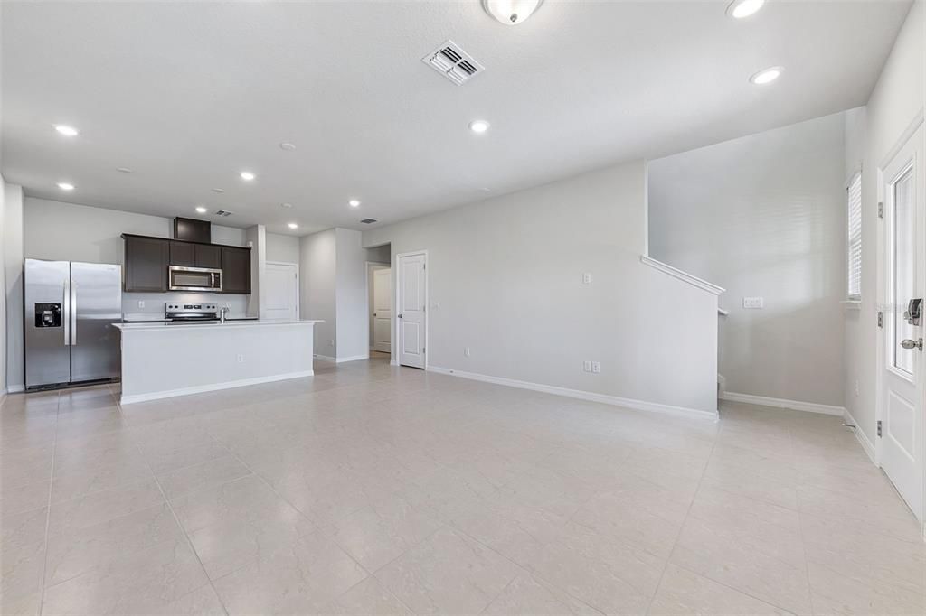 Activo con contrato: $2,500 (3 camas, 2 baños, 1501 Pies cuadrados)