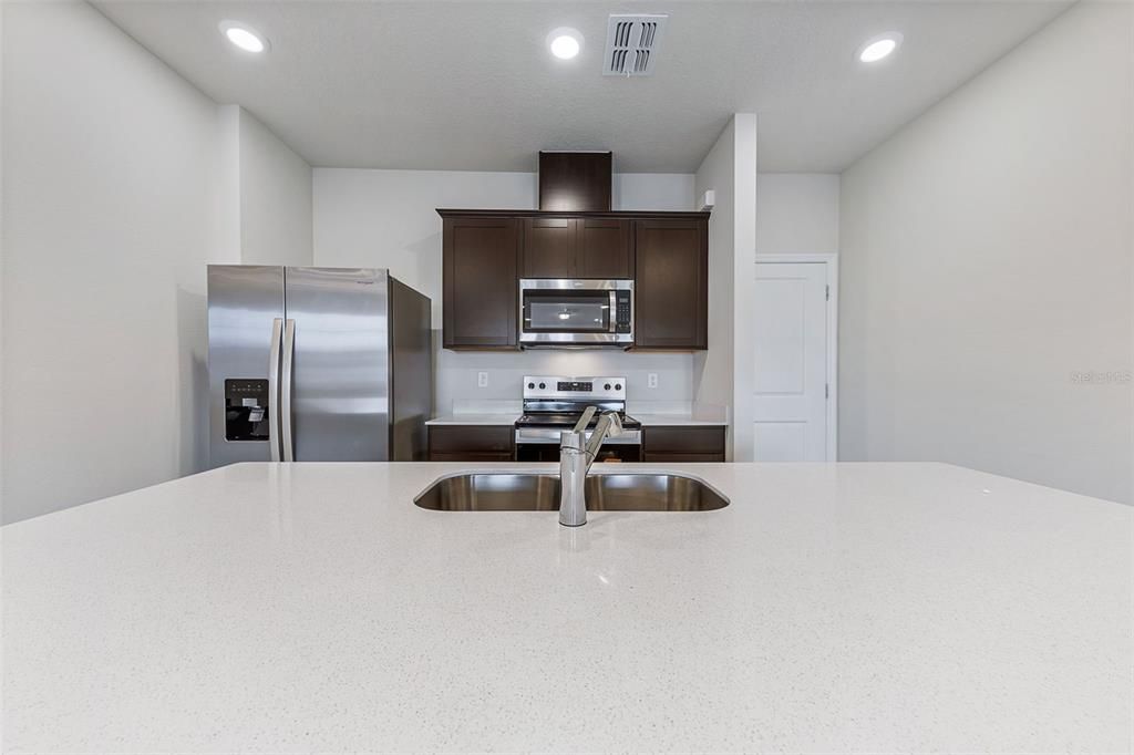 Activo con contrato: $2,500 (3 camas, 2 baños, 1501 Pies cuadrados)