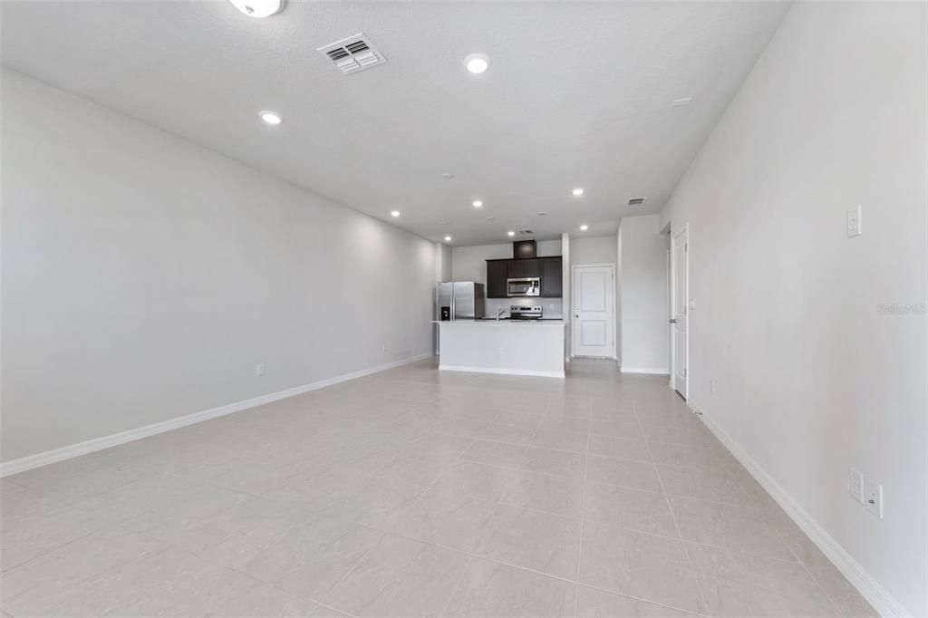 Activo con contrato: $2,500 (3 camas, 2 baños, 1501 Pies cuadrados)