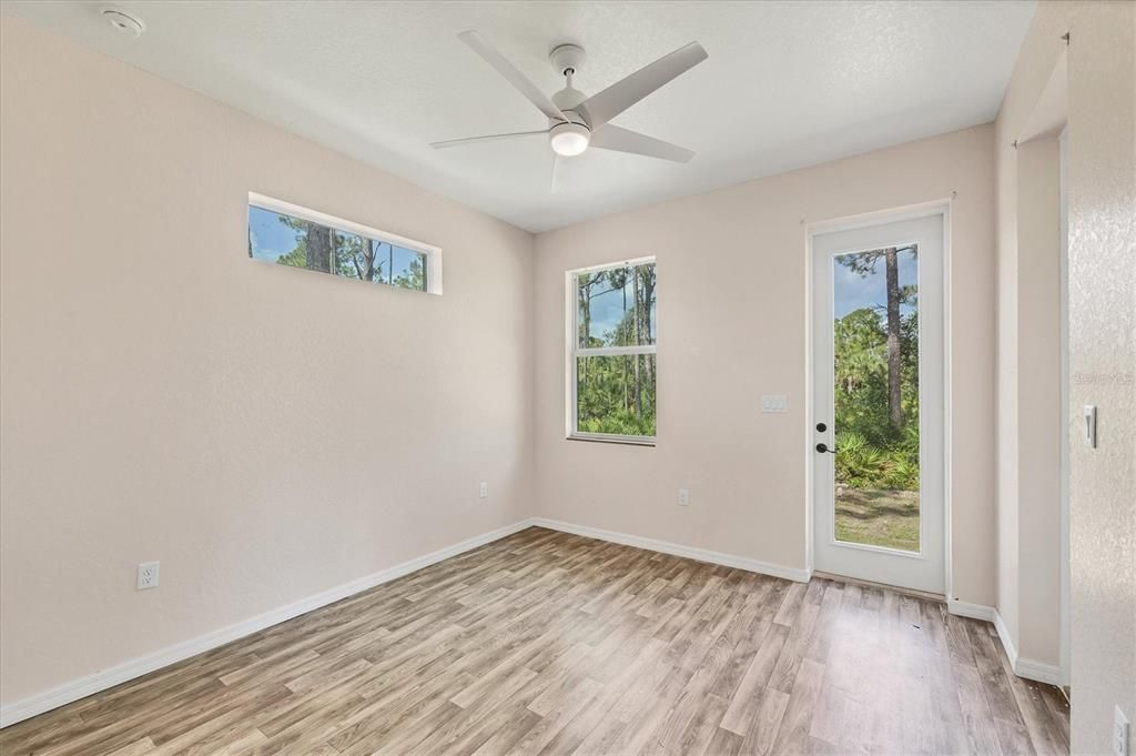 Activo con contrato: $575,000 (4 camas, 4 baños, 3262 Pies cuadrados)