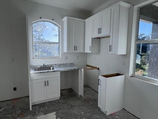 Activo con contrato: $575,000 (4 camas, 4 baños, 3262 Pies cuadrados)