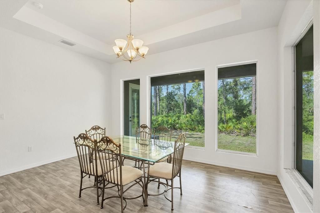 Activo con contrato: $575,000 (4 camas, 4 baños, 3262 Pies cuadrados)