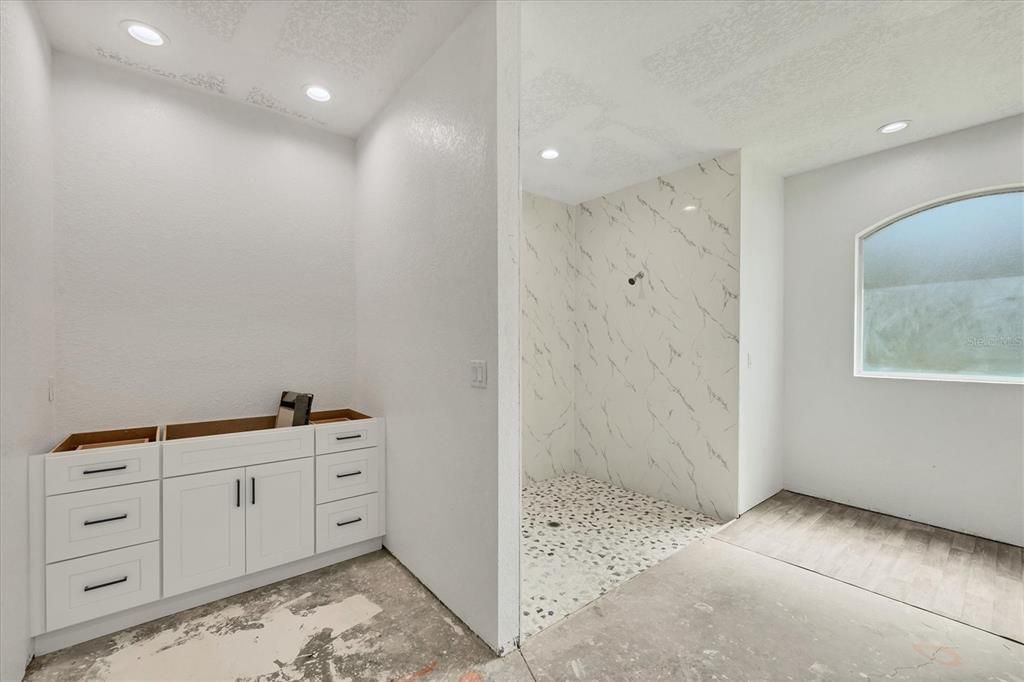 Activo con contrato: $575,000 (4 camas, 4 baños, 3262 Pies cuadrados)